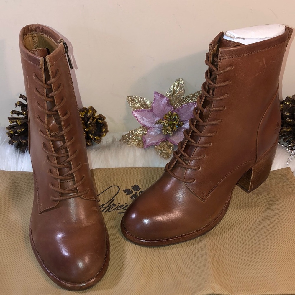Patricia Nash Brown Lace Up Boots